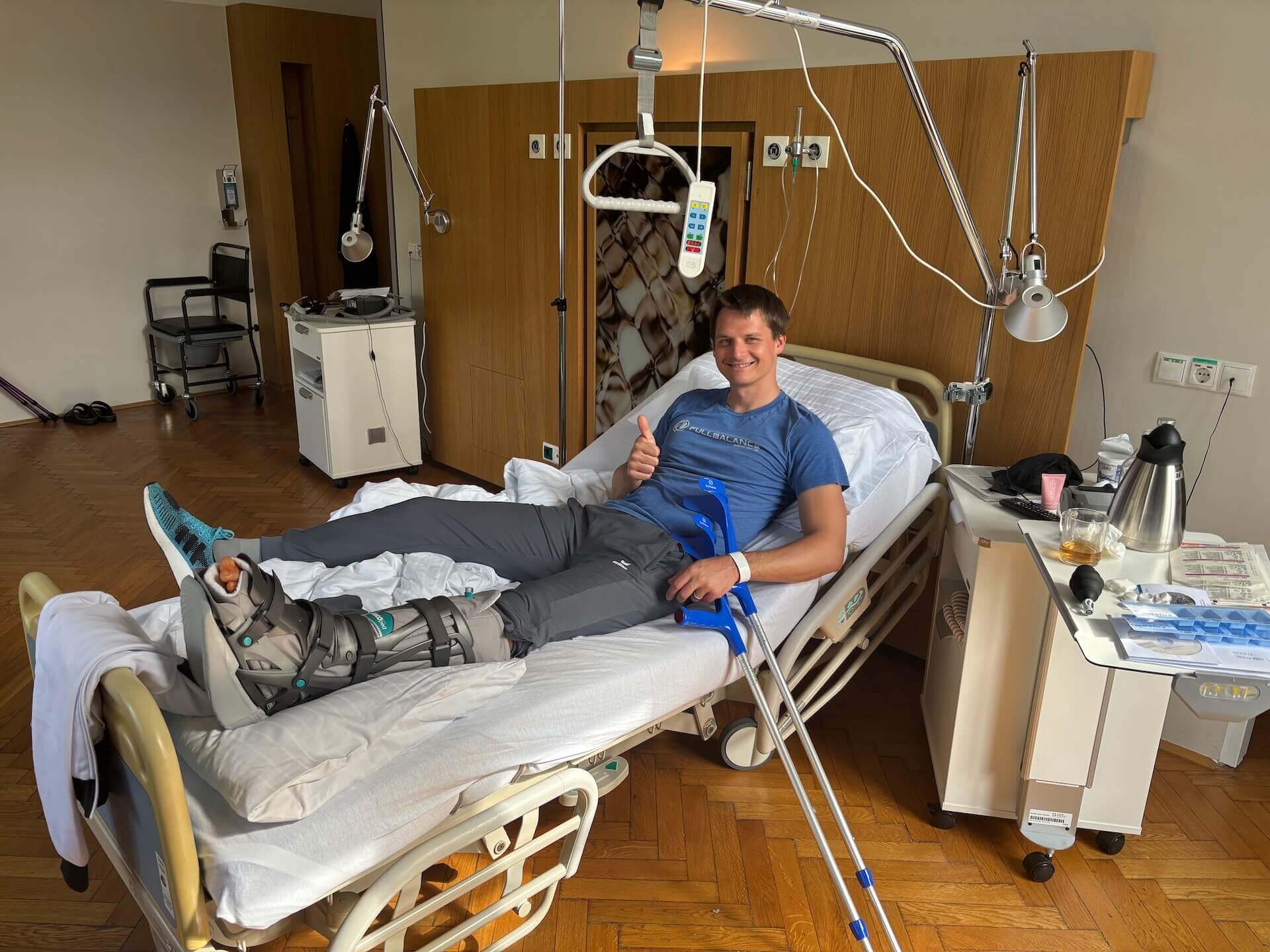 Foto im Krankenzimmer nach meiner Achillessehnenriss OP - Bernhard Wallner